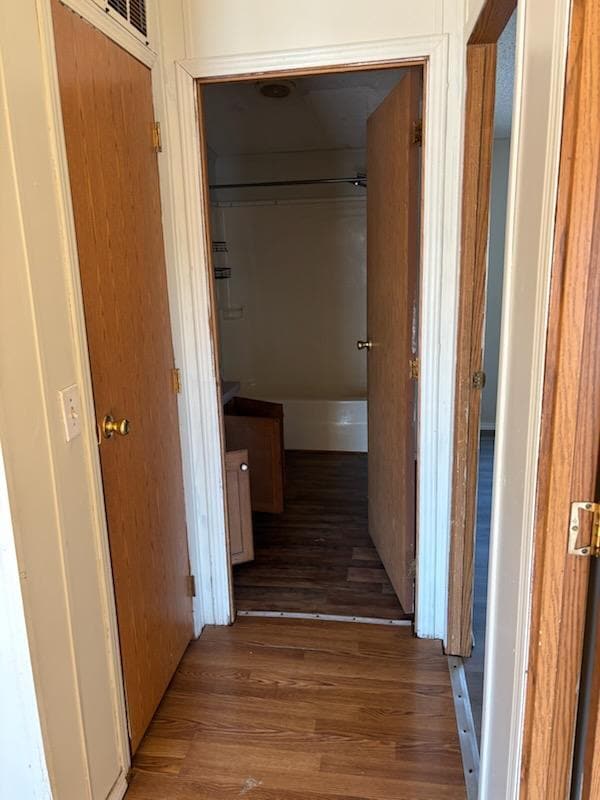 Building Photo - 823 W Oak St