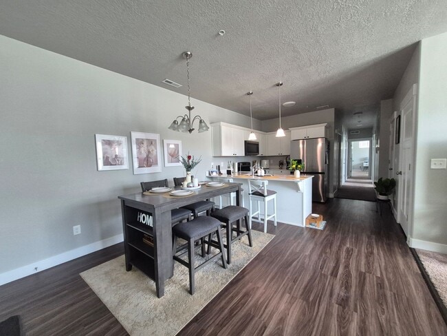 Building Photo - Charming 3 Bed Riverton Condo Minutes from Mountain View Village!!!