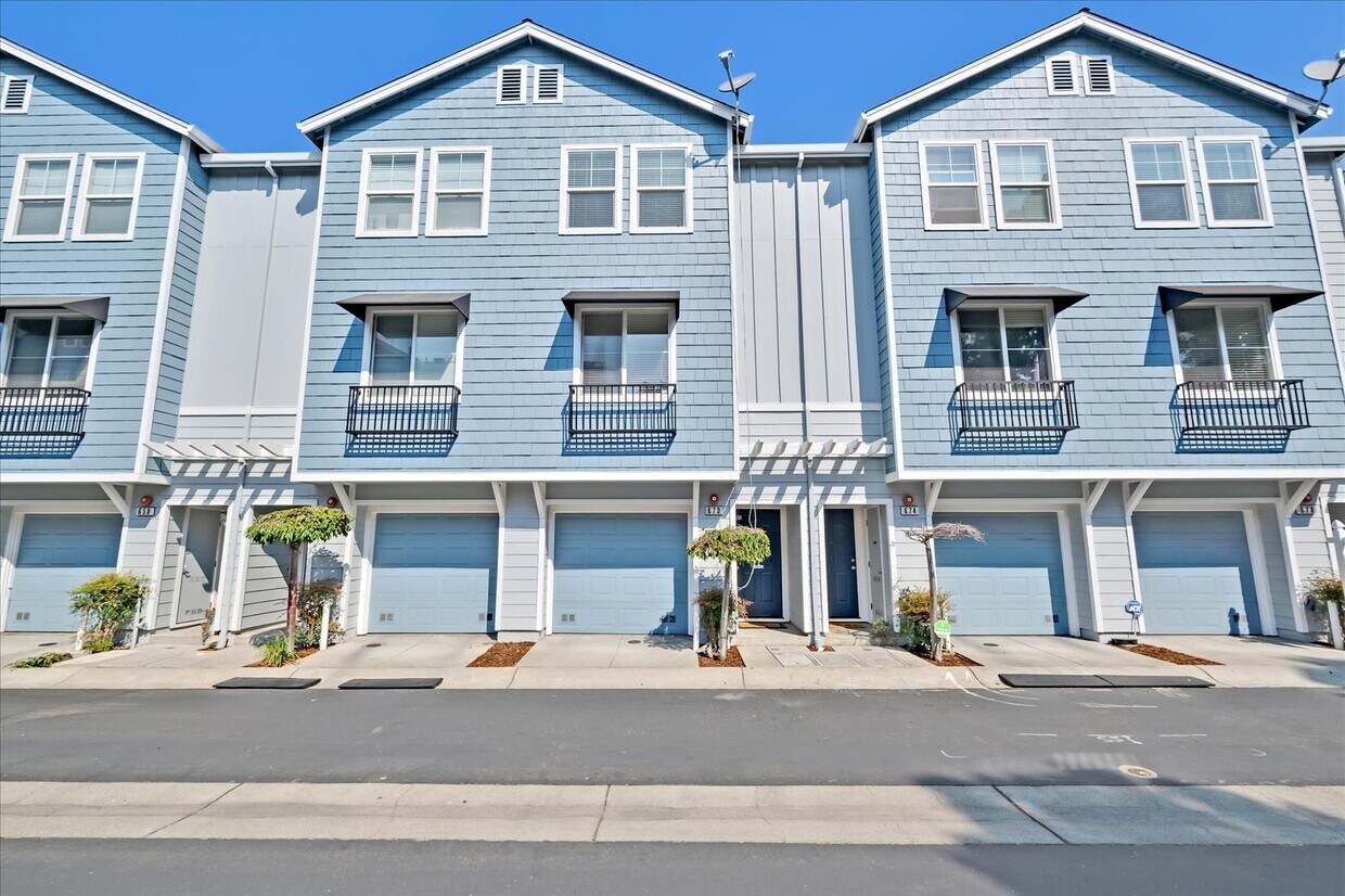 Primary Photo - 670 Kingsford Way