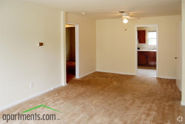 New Castle Apartments - 201 Newcastle Dr Colonial Heights, VA