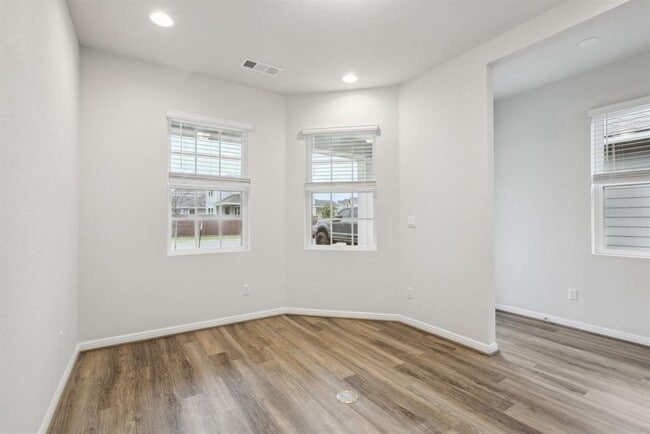 Building Photo - 413 Gaida Loop