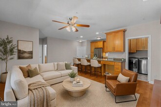 Building Photo - 1701 Lake Shore Crest Dr