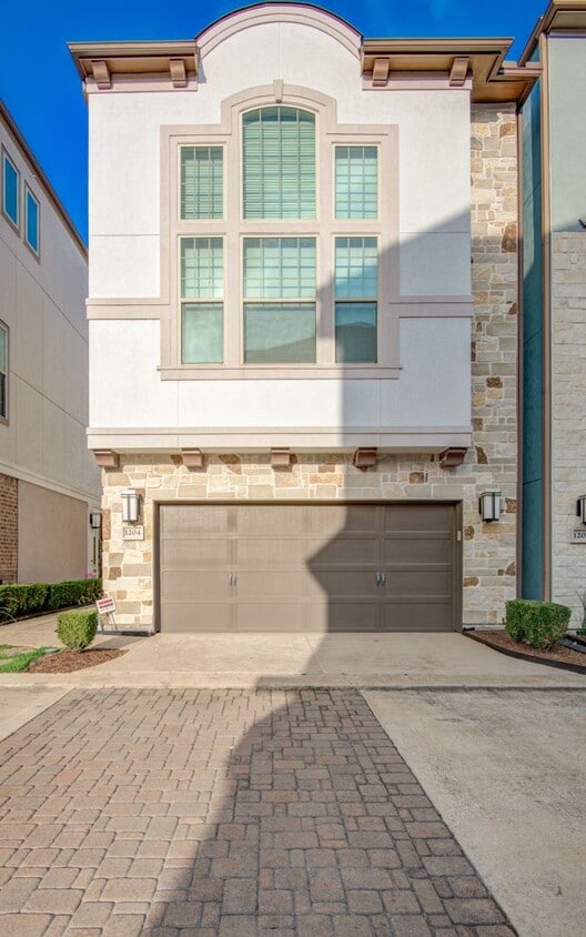 Photo - 1204 Birkland Pine