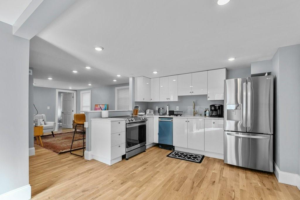 Primary Photo - 382 Spring St