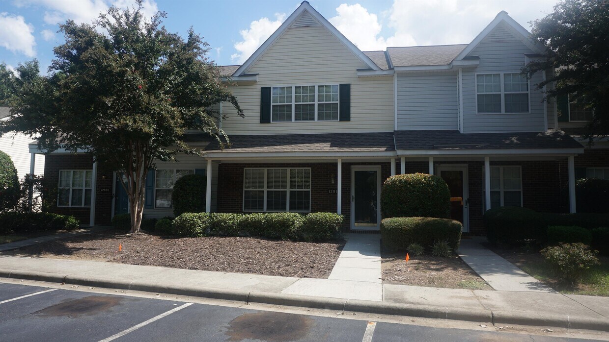 Foto principal - 12811 Mosby Ln