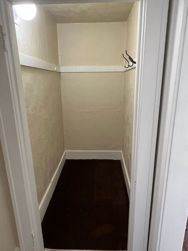 Building Photo - Studio with Bathroom Located Downtown - AL...