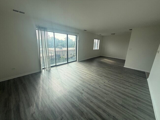 Foto del edificio - 2310 N Harlem Ave