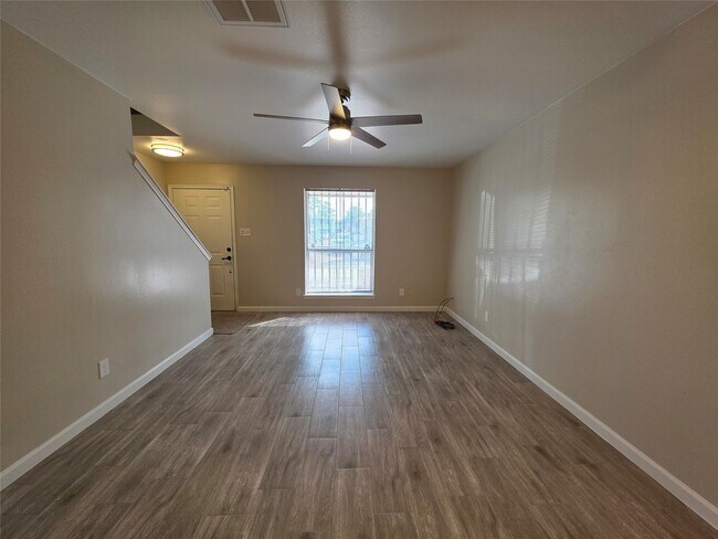 Foto del edificio - 7050 Inwood Park Dr