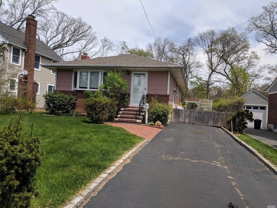 2377 Eastern Ave, Bellmore, NY 11710 House Rental in Bellmore, NY