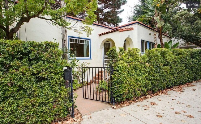 Foto del edificio - Charming 3 bed / 2 bath Home Across from Oak Park!