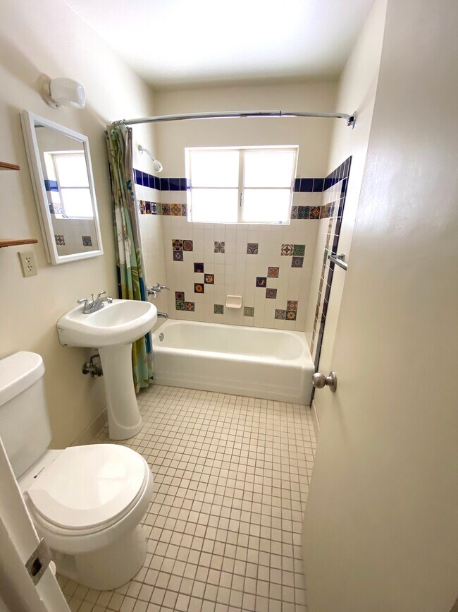 Baño - 9 N Rosedale Ave