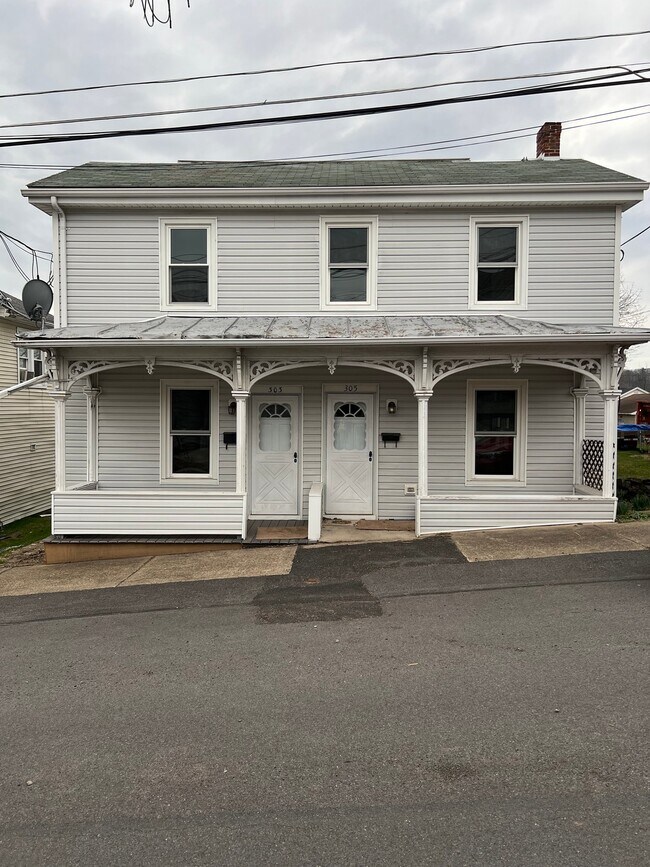 Building Photo - 305 N 3rd St