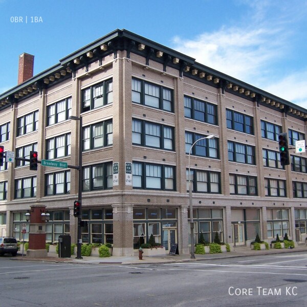Primary Photo - LARGE studio downtown!
