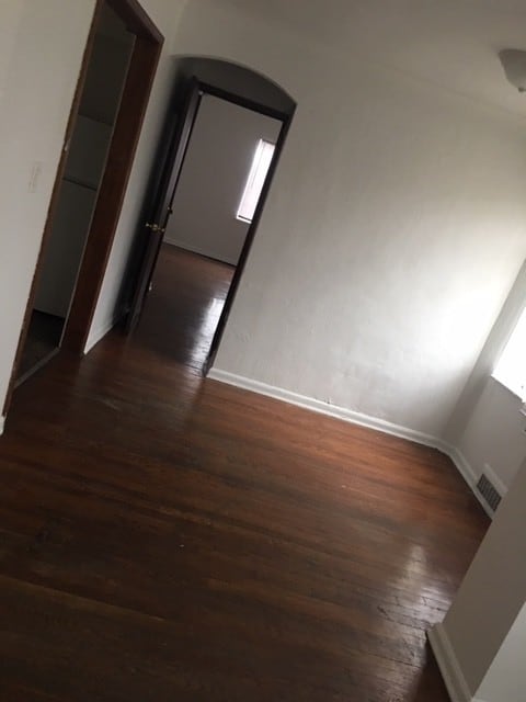 Building Photo - Ottawa Park 1 Bedroom Apartment!!!!