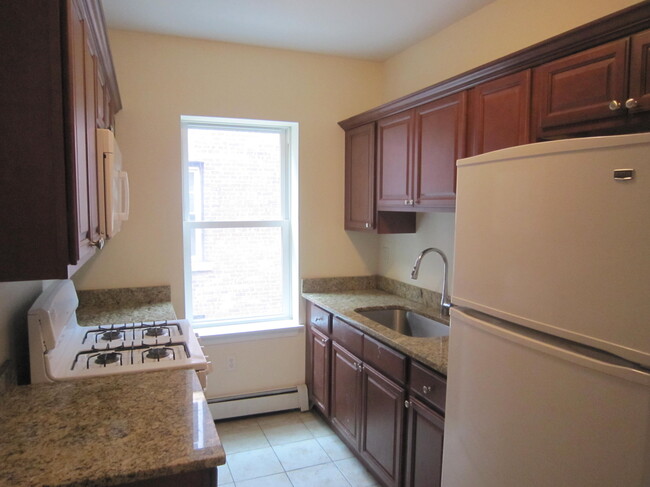 Building Photo - 310 Edgewood Ave