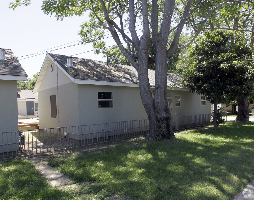 Building Photo - 515 A St