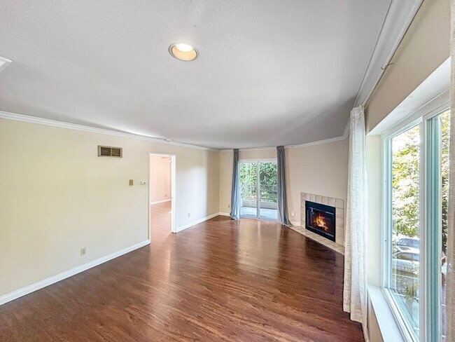 Foto del edificio - Modern Second-Story 2B/2BA in the Heart of...