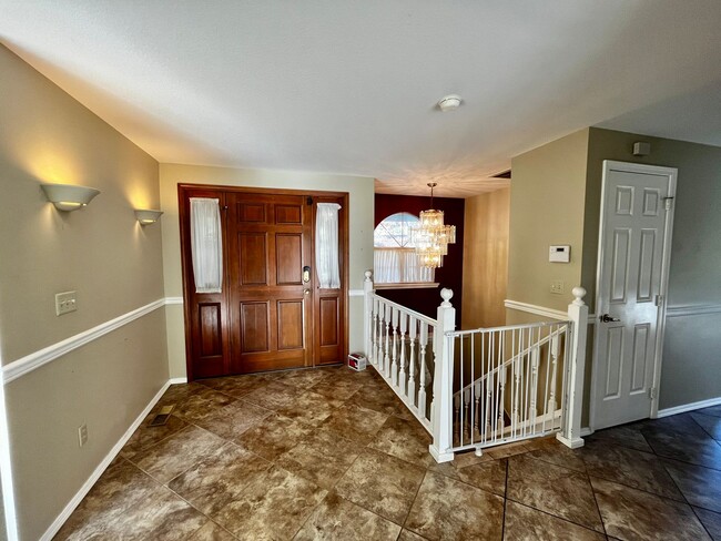 Building Photo - 4 Bedroom, 3 Car Garage Home in CK School ...