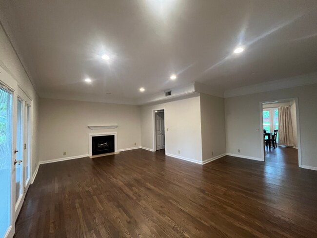 Building Photo - 3923 Westmont Ave