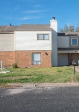 Building Photo - 912 Navidad St