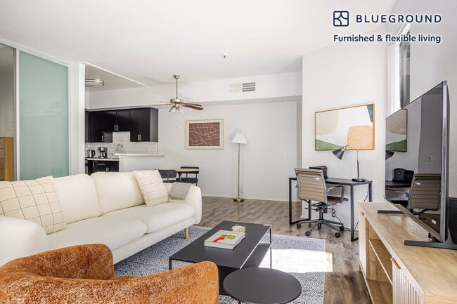 Foto del edificio - 1443 N Fuller Ave