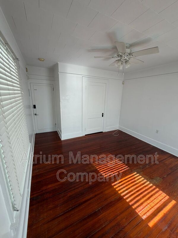 Building Photo - 324 7th St S