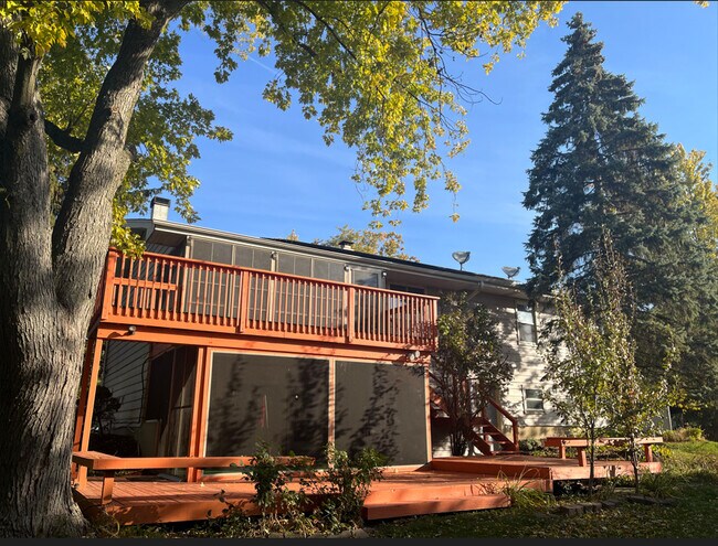 Building Photo - 1345 Hassell Dr