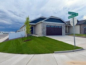 Building Photo - 4000 Arrowhead Trl