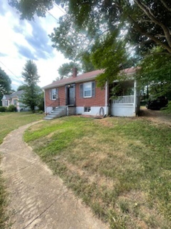 Foto del edificio - 5605 Killarney Pl