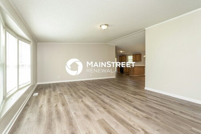 Building Photo - 4 Bedroom Pet-Friendly Home in Winston-Sal...