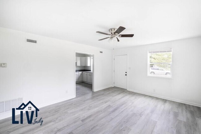 Foto del edificio - 2156 N Kenyon St