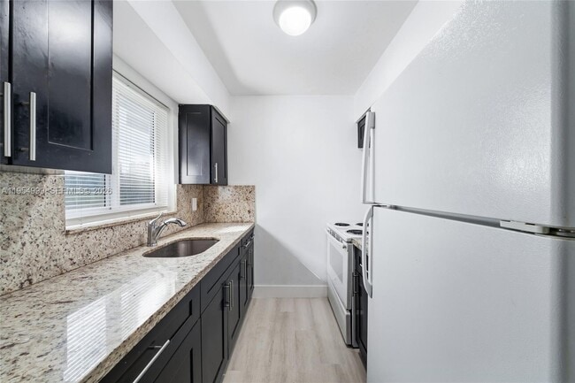 Building Photo - 446 SW 4th Ave