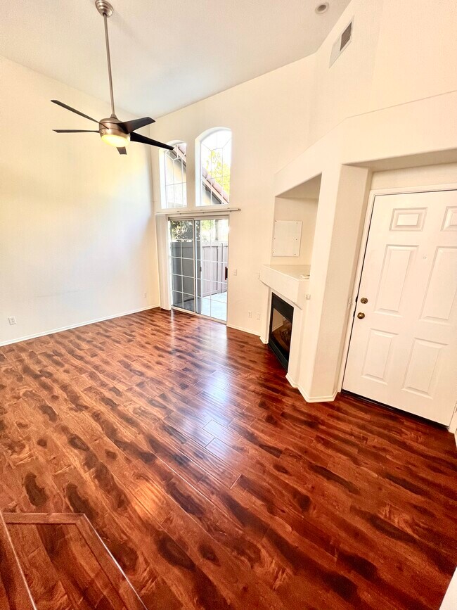 Building Photo - 10118 Wateridge Cir