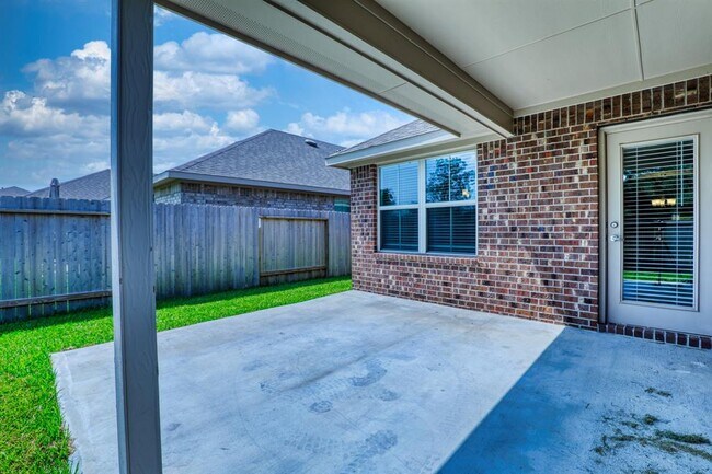 Foto del edificio - 329 Bryan Wy