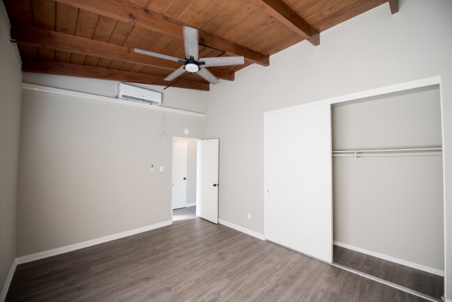 Building Photo - 450 Live Oak Ave