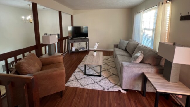 Foto del edificio - 2440 Whitney Ct