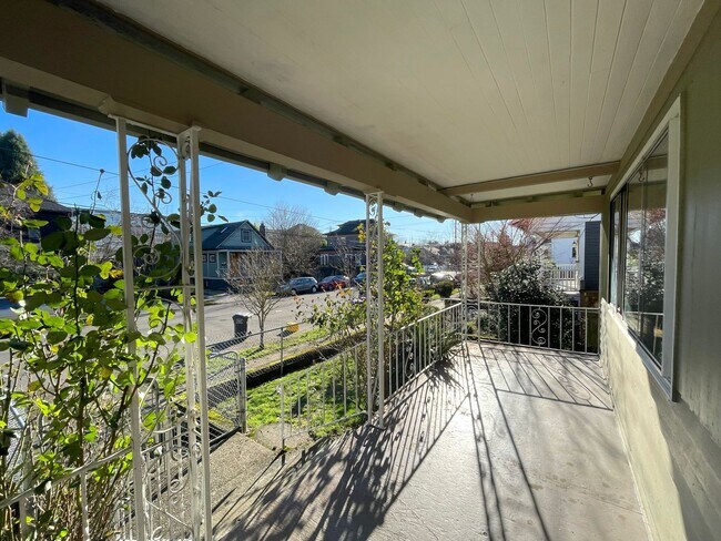 Building Photo - Spacious Boise Duplex with Outdoor Space and Basement Storage