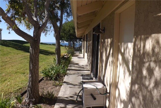 Building Photo - 130 Avenida Adobe