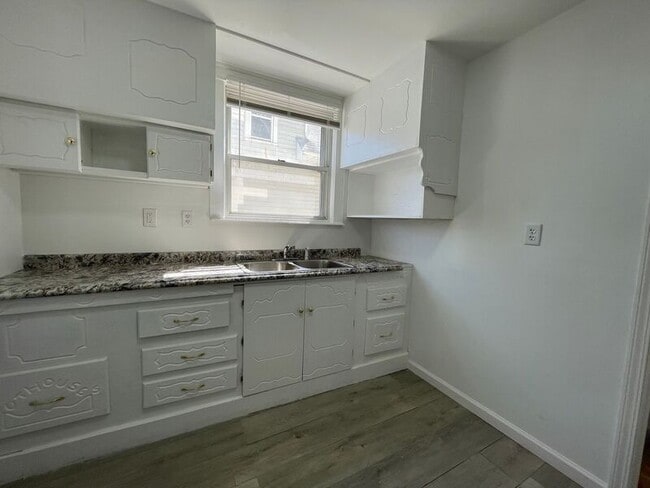 Building Photo - 1519 Vinal St