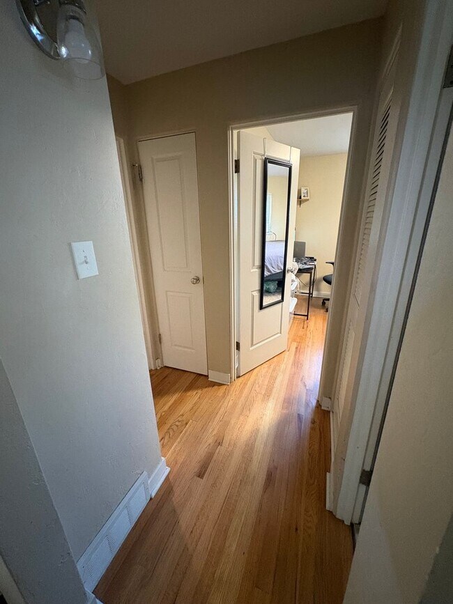 Foto del edificio - Updated 2BD Duplex | Edgewater Location