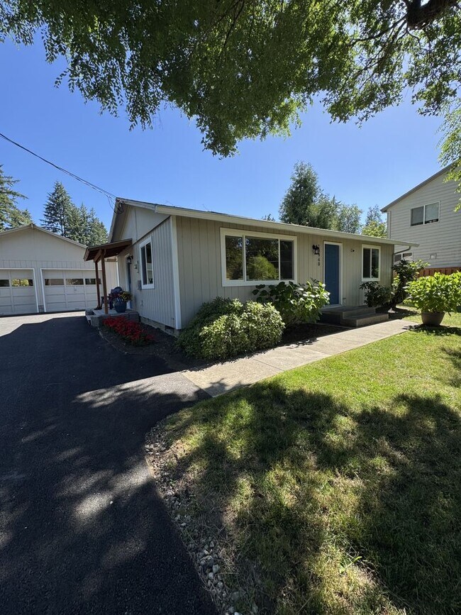 Building Photo - 10940 SW North Dakota St