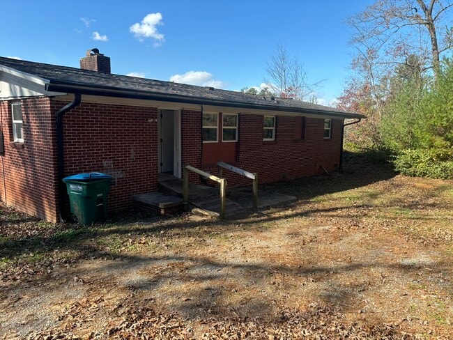 Foto del edificio - 820 Mills Gap Rd