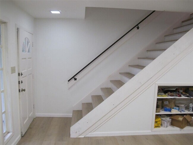 Foto del edificio - 6905 Thorncliffe Dr