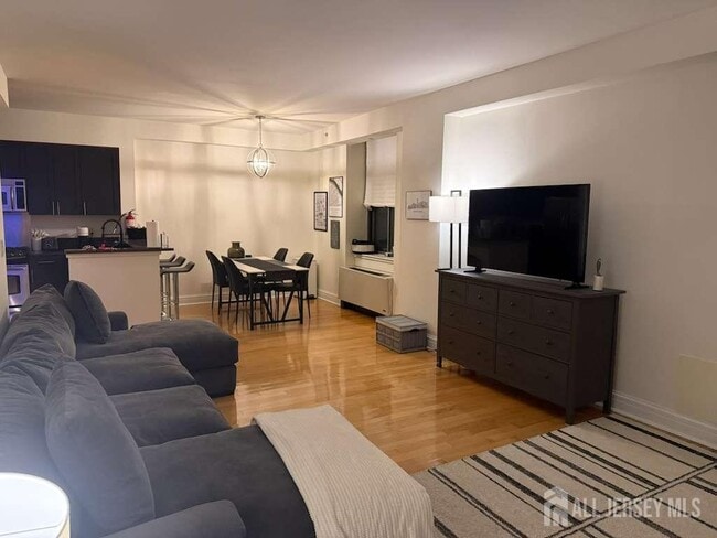 Foto del edificio - 1 Spring St