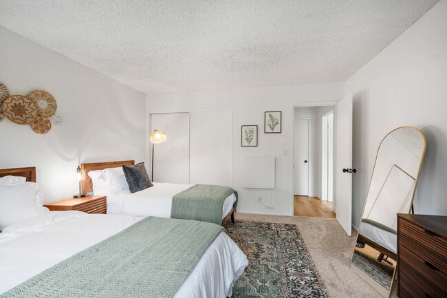 Building Photo - 610 Calle De Los Amigos