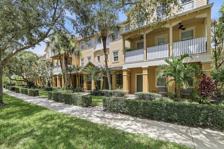 Photo - 127 E Thatch Palm Circle Unit