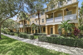 Building Photo - 127 E Thatch Palm Cir