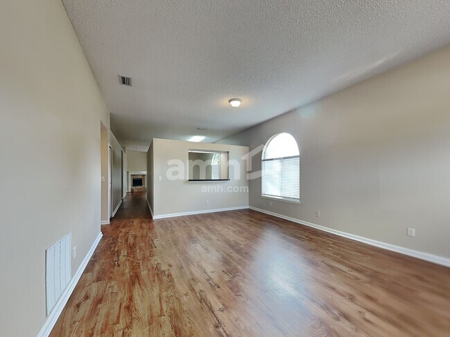 Foto del edificio - 12782 Guernsey St