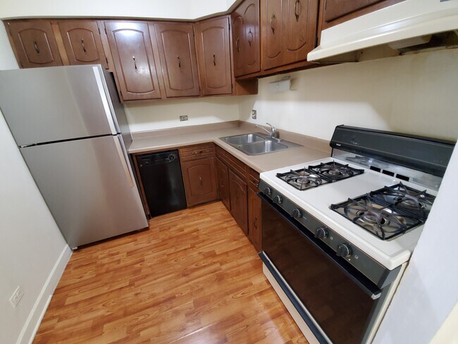 Building Photo - 843 Westmoreland Dr