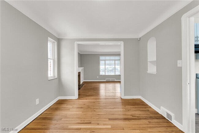 Foto del edificio - 17416 Throckley Ave